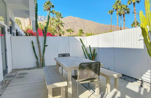 Retro Rendezvous Pool and Spa MidCentury Modern Home - Foto 39