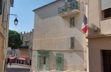 Place du Suquet - In the hart of old Cannes - 2 Min Walking distance from Palais de Festivals and Beaches - Photo 20
