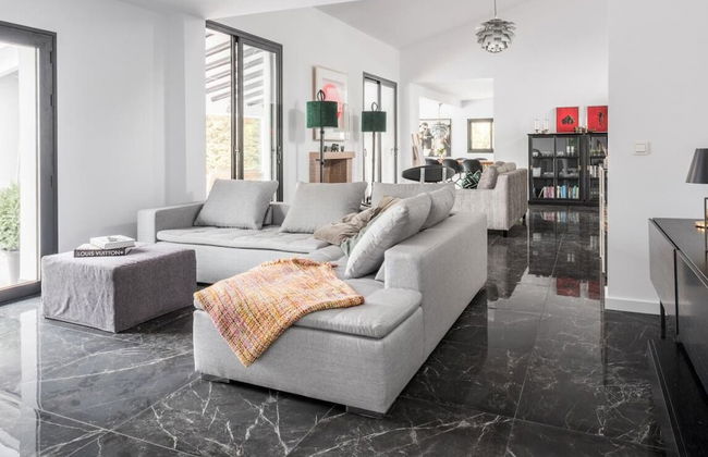 Magnificent And Modern Decorated Villa - Photo 19