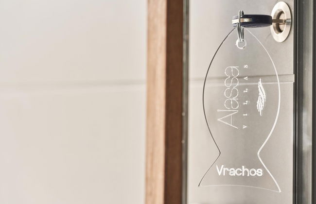 Beachfront Alassa Villas w Private Pools Complex - Foto 41