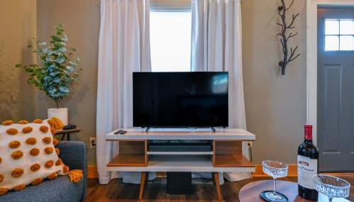 Charming Benson Home - Sleeps 5 Hot Tub! - Foto 2