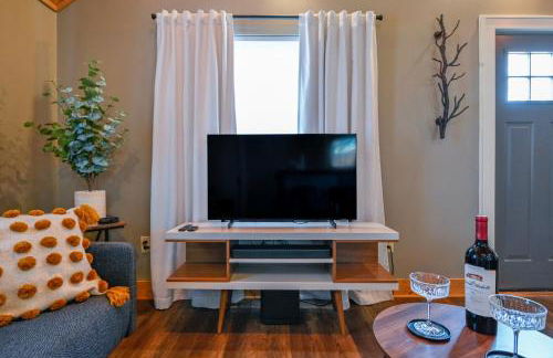 Charming Benson Home - Sleeps 5 Hot Tub! - Photo 2