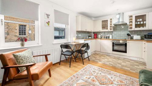 Modern 1BR Apartment - Close to ferry terminal with free parking - Foto 2, stove, toaster