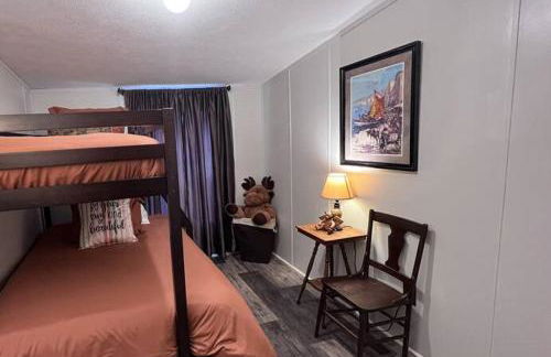 Bern's Summit Solitude: Stream-Front Serenity - Photo 9