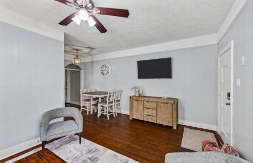 Port Side at M Historic Lost Bayou Retreat Walk to Beach Sleeps 6 - Foto 11