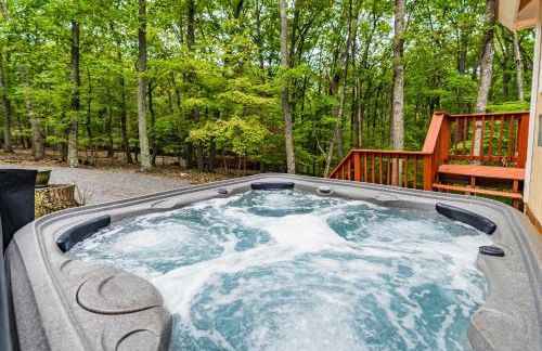 Modern Cabin w Hot Tub & Indoor Pool Gym Access! - Foto 5