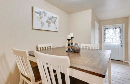 Modern 2BR Stay with Large Parking Pet Friendly - Foto 8