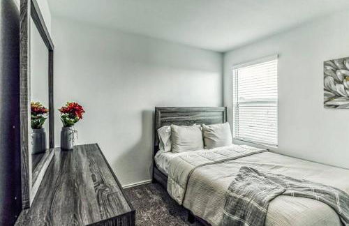 Entire house near airport & COTA - Foto 25