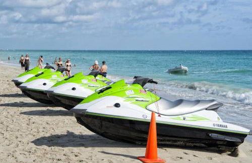 Escape GameRoom, BAR, BBQ, Spacious,KING Bed, All Luxury mattresses, Near Beach, 6 blocks away from Bars, Nite Clubs, Res, Shops - Photo 71