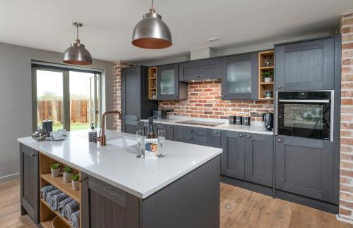 Designer Cotswold post house with external sauna - Foto 32