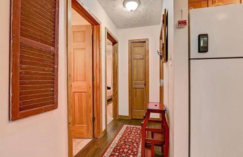 WOW!! Ultimate Pocono Retreat Hot Tub, Game Room, Fire Pit, Near Lakes & Hiking! - Foto 24