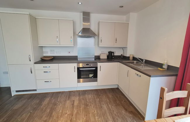 Barking 2 Bed Apt With Parking & Good Travel Links - Foto 12