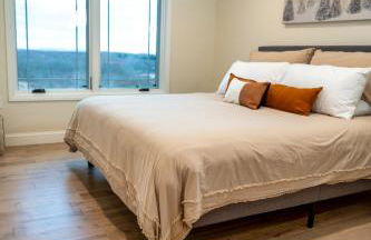 New Farmhouse, King Beds, Game Room, Hot Tub & View! - Foto 65