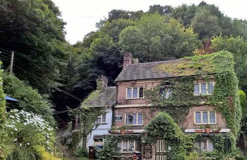 Honeysuckle Cottage -PART OF ALTON COTTAGES - Foto 26