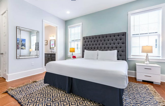 Spacious 5 BR Retreat with Pool - Near It All - Foto 9