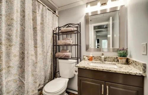 1BD Condo South Irving I28 - Foto 7