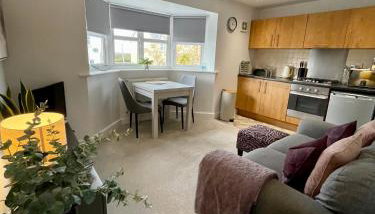 Compact Modern Apartment Single Person or Couple Only - Foto 2