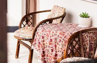 Red Roses-Traditional House - Photo 22