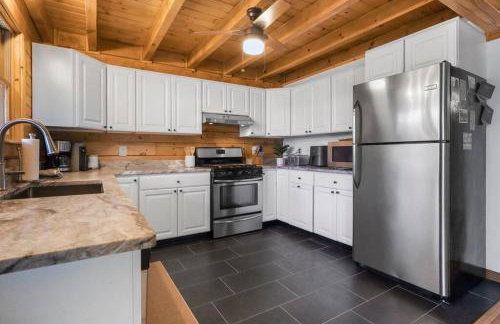 Lakefront Log Cabin, Private Lake Access w/Peloton - Foto 59