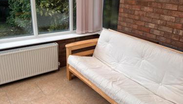 Cosy Bungalow sleeps 4 with EV charging - Foto 5