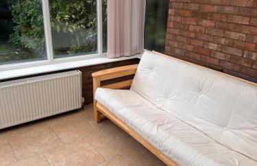 Cosy Bungalow sleeps 4 with EV charging - Foto 5