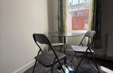 ResiLets Barnard St NEW Large 4 Bed House, Contractor Stays, Central - Foto 9