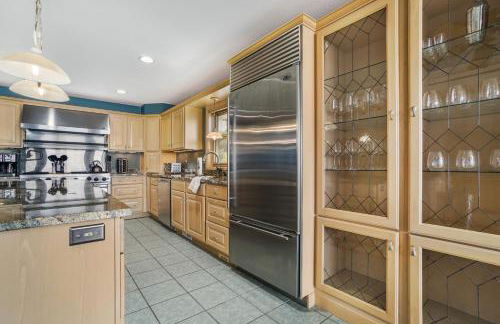 6BR Houghton Lake House with Indoor Pool, Hot Tub and Golf Simulator - Photo 70