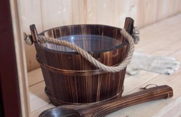 Urocza chatka w lesie nad wodą - Foto 23