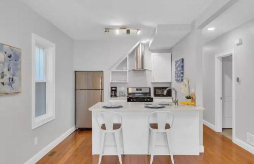 Jennifer's Chic Modern 1st Floor Apt Private Patio - Foto 10