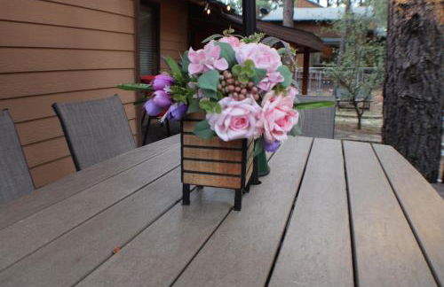 Kathys Cabin, King Bed, Hot Tub, Near-NAU & Downtown attractions, Perfect Year-Round Mountain Getaway - Photo 41