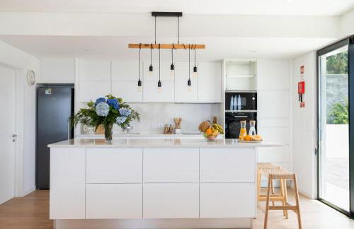 Auréa House - 4BR Azores Villa with Ocean View, BBQ & AC - Photo 13