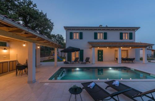 Villa Macan with Private Pool, Sauna & Garden - Photo 42