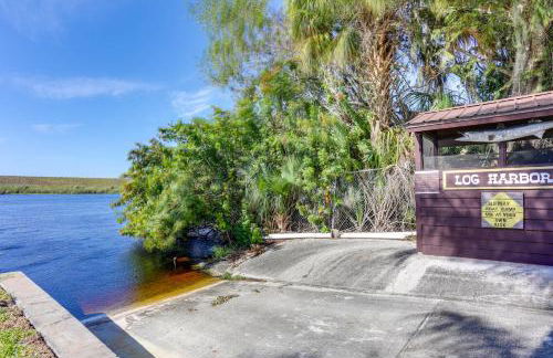 Lake Okeechobee Dockside Cabin with Pool Access - Foto 23