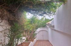 Beachfront Villa - Photo 5