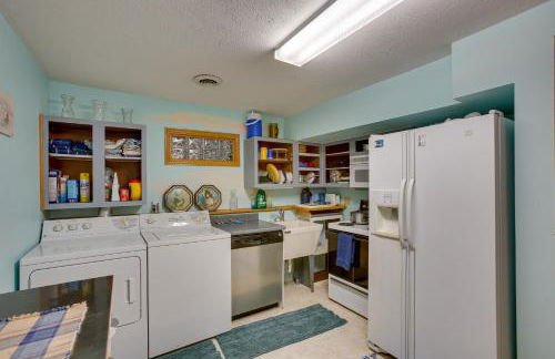 Sauna and Fireplaces! Lakefront Cadillac Retreat - Foto 37