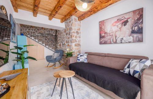 Villa Melary with Pool and Jacuzzi - Photo 13