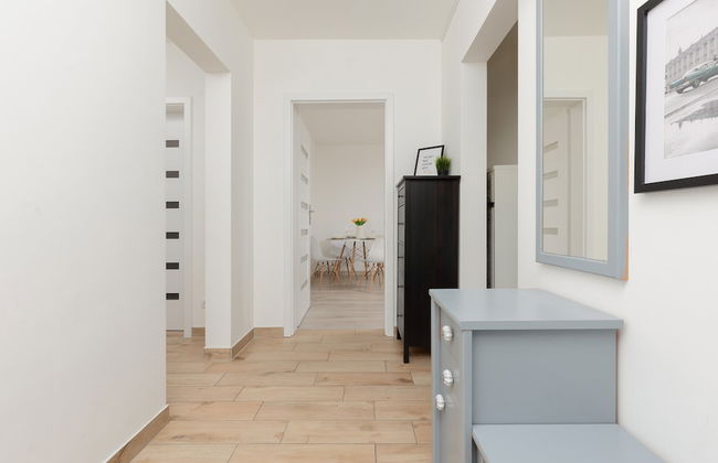 Kopcińskiego Apartment Warsaw by Renters - Photo 33