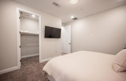 Modern Spacious 6BR Villa with Game Loft 5 Min to Strip, Stadium & Shopping! - Foto 39