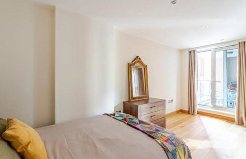 Chelsea Riverfront 2BR & Balcony - Foto 32
