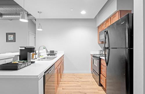 Spacious 2 BD Apt l Downtown Cleveland l Free Parking - Photo 20