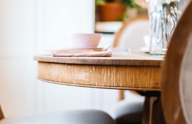 Gorgeous Bungalow With a Backyard Deck - Photo 5