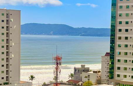 Apartamento vista mar, 2 quartos, garagem - COMPLETO - Foto 1