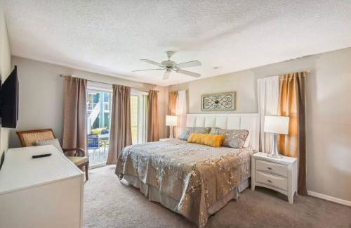 SPECTACULAR, NEW Professional Decor, Near Dis, NO Steps, Pool, Patio, LOW Rates! - Foto 87