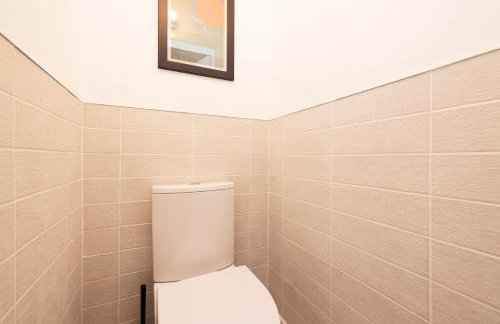 JOIVY Charming Apartment near Leith Links with Patio - Foto 8