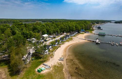 Sandy Beach and Sunset Views Cedarville Cabin 3! - Foto 41