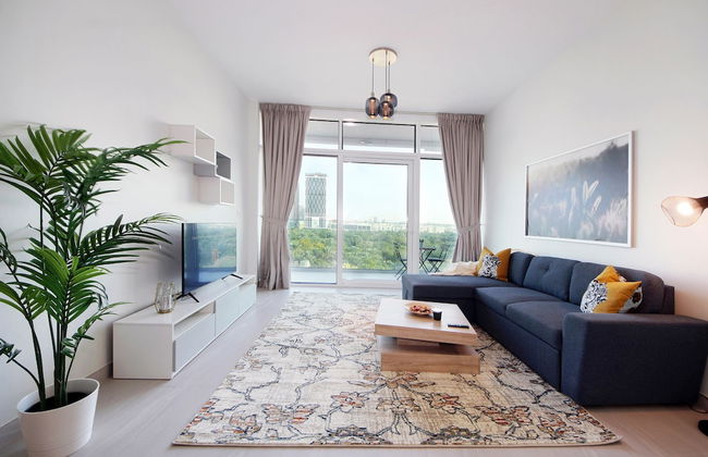 Luxury StayCation - Spacious Apartment Amidst Lush Green Parks - Photo 1