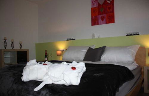 4 Sterne Ferienwohnung Schlossblick Sauna Pool Whirlpool pri - Foto 61