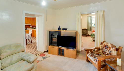 Cordova Vacation Rental with Porch Hike and Explore! - Foto 1