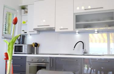 ON THE BEACH 4-pax Apartment A2 with a terrace & sea view - Photo 3