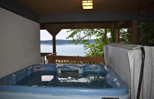 PNW MCM 155ft Private Waterfront Gem on Raft Island with Hot Tub - Foto 17